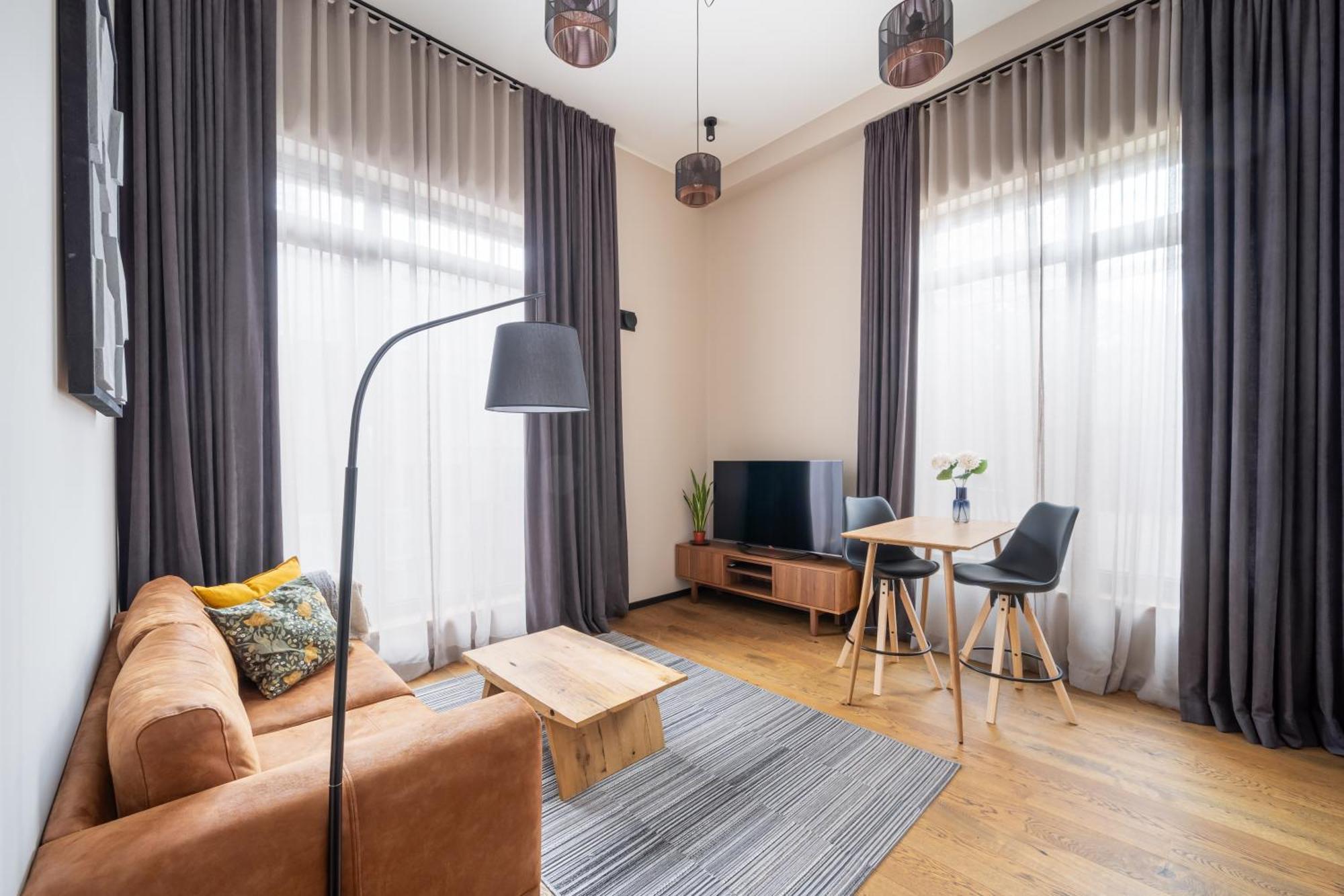 Apartment 1-bedroom With Private Parking & Terrace *