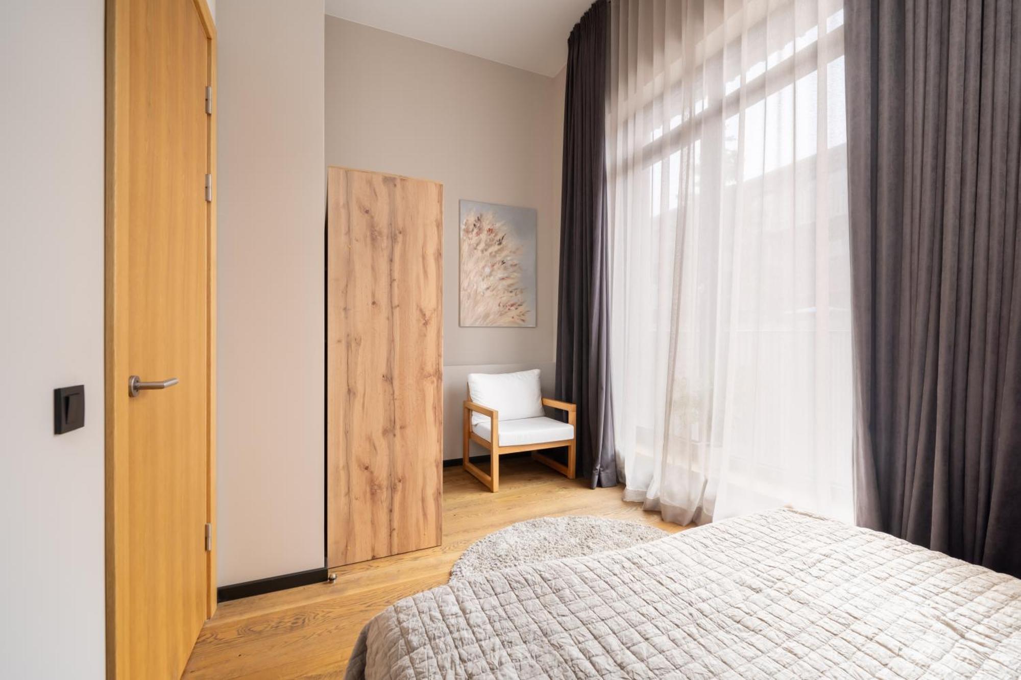 1-bedroom With Private Parking & Terrace Apartment