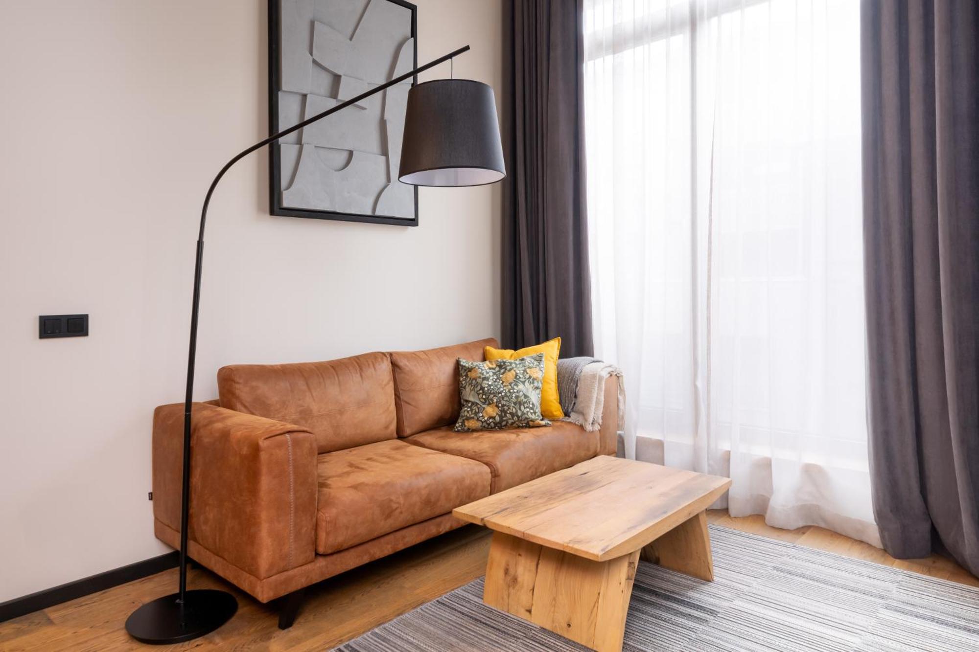 1-bedroom With Private Parking & Terrace *