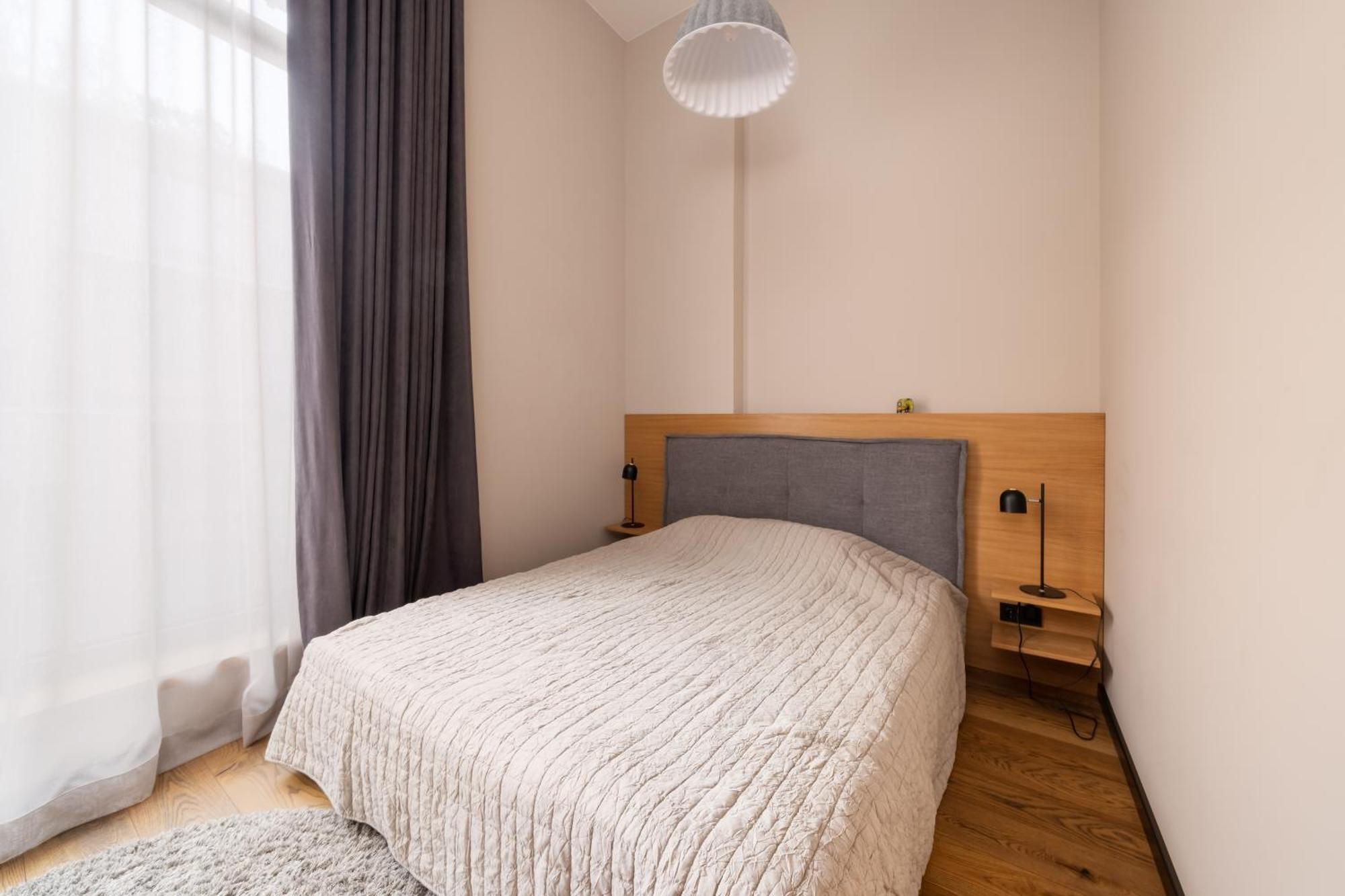 1-bedroom With Private Parking & Terrace *