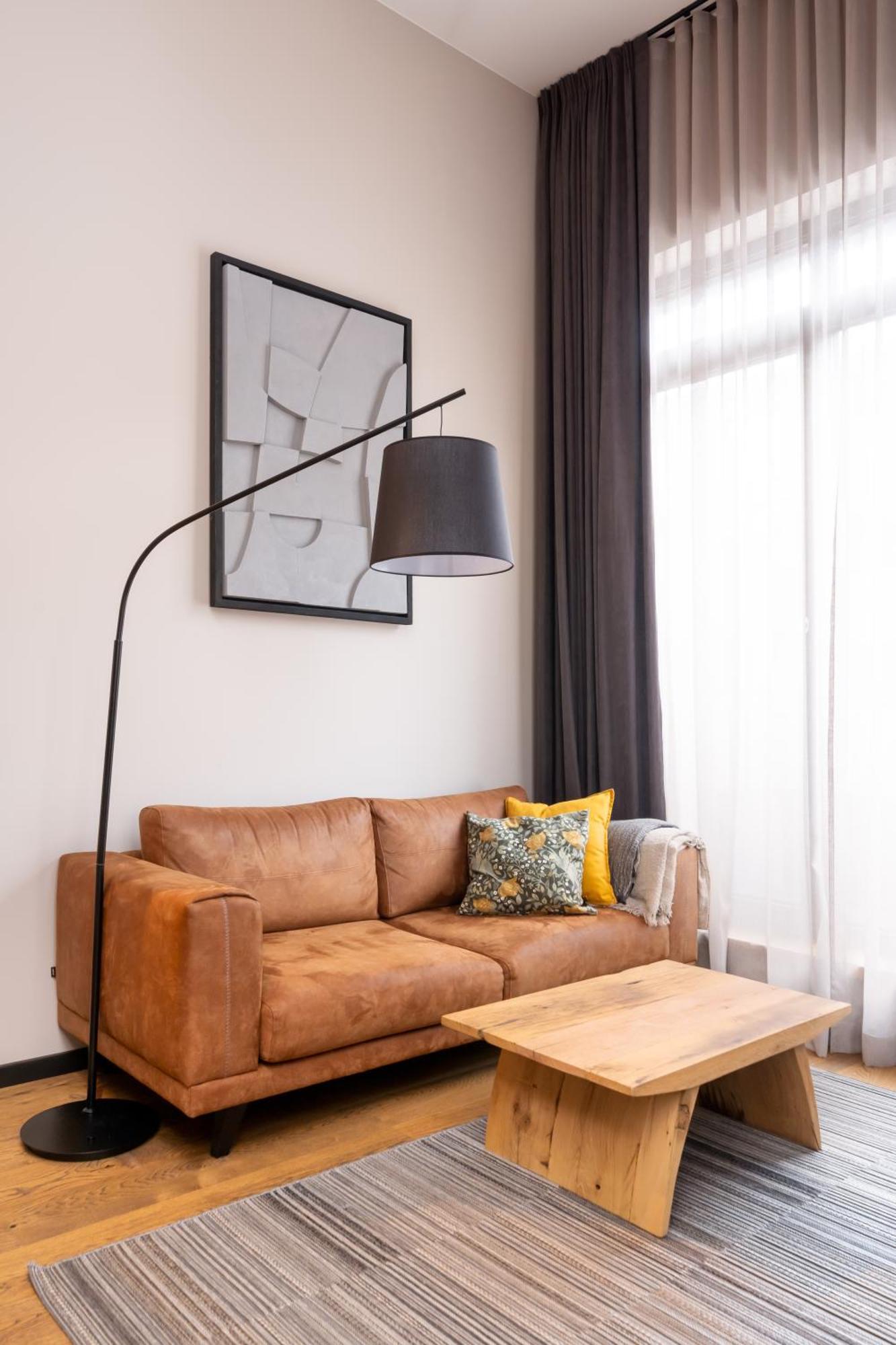 1-bedroom With Private Parking & Terrace *